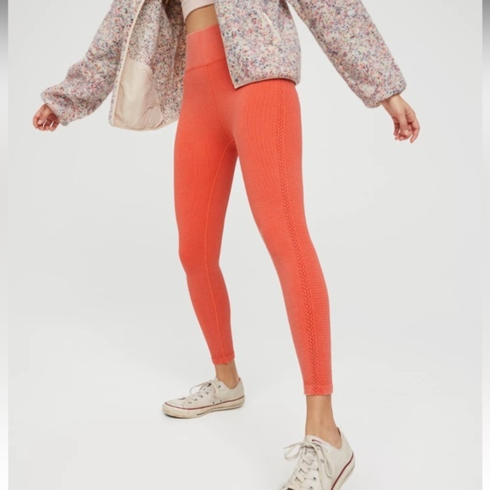 OFFLINE By Aerie Big Chill Seamless Legging in Starburst (Coral) Size Small